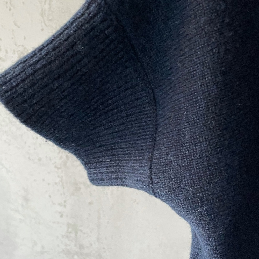 Blue Theory Cape - image 4